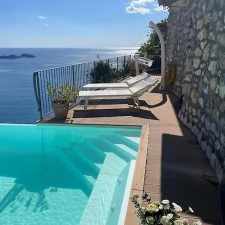 빌라 Stone - De Vivo Realty *