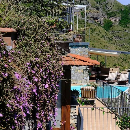 빌라 Stone - De Vivo Realty *