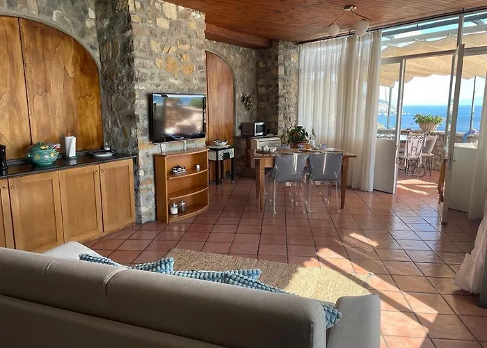 Villa Stone - De Vivo Realty *