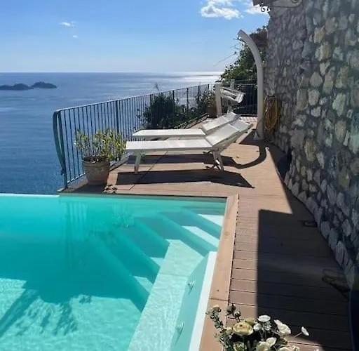 Villa Stone - De Vivo Realty *