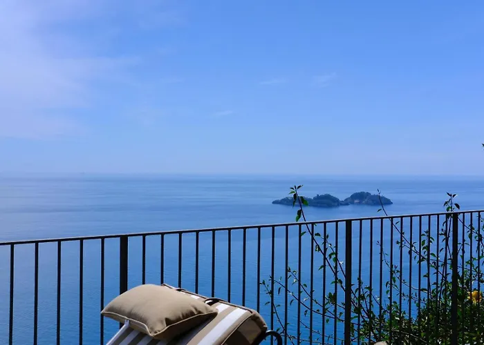 Stone - De Vivo Realty * Позітано