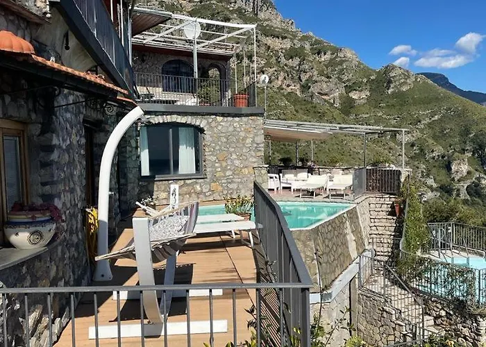 Villa Stone - De Vivo Realty