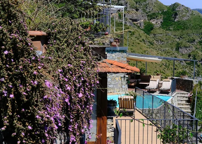 Villa Stone - De Vivo Realty *